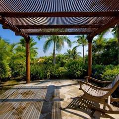 Casa Cariza, BR ARQUITECTOS BR ARQUITECTOS Tropical style balcony, veranda & terrace