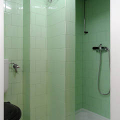 Casa de banho: Aproveitamento do vão da janela e do espaço anteriormente ocupado pela chaminé Casas de banho mediterrânicas por BL Design Arquitectura e Interiores Mediterrânico