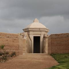 Rehabilitación del Convento y Baluarte San Juan de Dios en Olivenza: Jardines de estilo  de B11arquitectos, Moderno  