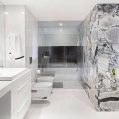 Casa de banho suite GAVINHO Architecture & Interiors Casas de banho minimalistas Mármore Branco Espelho,Construção,Toque,Pia,Armário de banheiro,Propriedade,Encanamento,Armários,Pia do banheiro,Preto