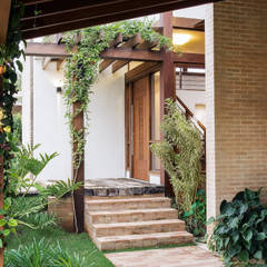 Casa em Itu: Casas  por Mellani Fotografias, Moderno   