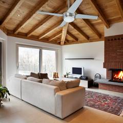 CASA BRUNO salón con ventilador Sonic Casa Bruno American Home Decor Salones de estilo moderno Propiedad,Planta,Sofá,Ventilador de techo,Ventana,Madera,Encendiendo,Diseño de interiores,Piso,Sala