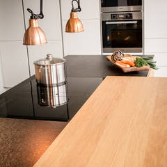 Tischlerküche in Eiche und Granit, ApM-media ApM-media Modern style kitchen
