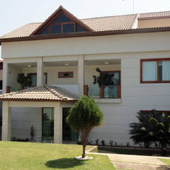 Fachada Principal DHN arquitetura Casas clássicas Branco Fachada branca,casa de campo,casa de praia