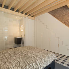 Hofjeswoningen Westeinde:  Slaapkamer door studio suit