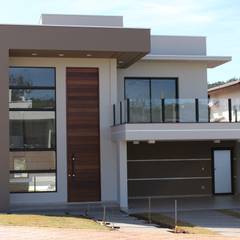 Residência Condomínio Reserva dos Vinhedos - Louveira: Casas  por Araujo Moraes Engenharia Arquitetura, Moderno Concreto  