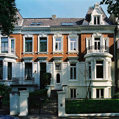 Stadtvilla in Hamburg, Nailis Architekten Nailis Architekten Einfamilienhaus Ziegel Rot