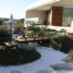 La isla de la tortuga: Jardines japoneses de estilo  de Jardines Japoneses -- Estudio de Paisajismo, Asiático  