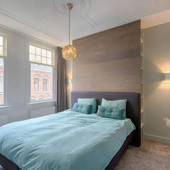 masterbedroom met maatwerkmeubel:  Slaapkamer door StrandNL architectuur en interieur