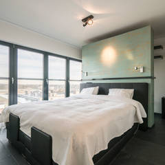 Lucht, Licht, Zicht:  Slaapkamer door Masters of Interior Design