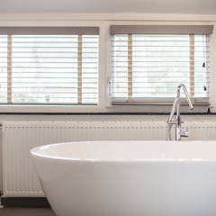 Verbouwing en uitbreiding villa Heilig Landstichting:  Slaapkamer door Bouwbedrijf Lelieveldt