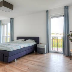 Villa Roosendaal:  Slaapkamer door lab-R | architectenbureau