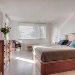 Slaapkamer:  Slaapkamer door lab-R | architectenbureau