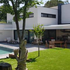 Vivienda modular personalizada en Las Rozas, Madrid: Estanques de jardín de estilo  de MODULAR HOME, Moderno  