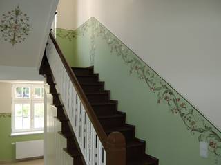 Landvilla , Wandmalerei & Oberflächenveredelungen Wandmalerei & Oberflächenveredelungen Classic style corridor, hallway and stairs