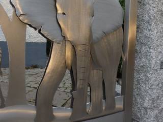 Edelstahl Designer Gates "Out of Africa", Edelstahl Atelier Crouse: Edelstahl Atelier Crouse: Giardino moderno