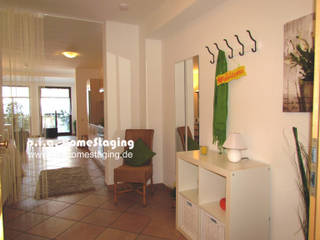 Home Staging in einem leeren Senioren-Appartement, ImmoLotse24 ImmoLotse24 Klasyczny korytarz, przedpokój i schody