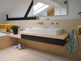 homify Modern bathroom