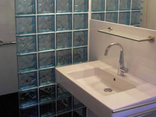 Duschwand aus Glasbausteinen , tritschler glasundform tritschler glasundform Modern bathroom