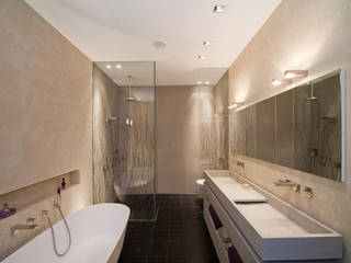Badezimmer mit Mineralputz veredelt, Einwandfrei - innovative Malerarbeiten oHG Einwandfrei - innovative Malerarbeiten oHG Casas de banho modernas