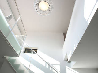 Leuchtender Diamant, kenchiku kenchiku Modern Corridor, Hallway and Staircase