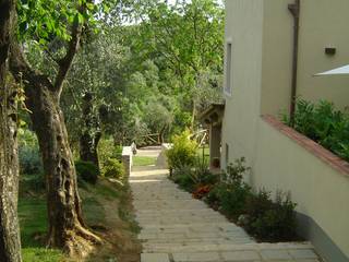 Un agriturismo nelle colline Versiliesi, Verde Passione Verde Passione Jardines de estilo mediterráneo