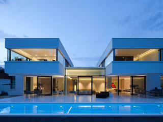 Moderne Villa im Bauhausstil, HI-MACS® HI-MACS® Casas modernas