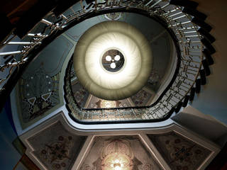 Corona, limpalux limpalux クラシカルスタイルの 玄関&廊下&階段