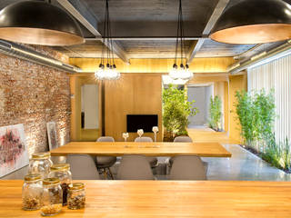 Bajo comercial convertido en loft (Terrassa), Egue y Seta Egue y Seta Rustic style dining room