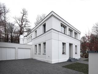 Mut zur Symmetrie - Klassisches Wohnhaus am Waldrand, CG VOGEL ARCHITEKTEN CG VOGEL ARCHITEKTEN Casas clássicas