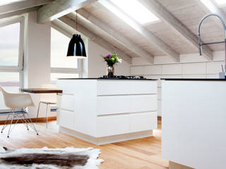 Dachausbau, BESPOKE GmbH // Interior Design & Production BESPOKE GmbH // Interior Design & Production ラスティックデザインの キッチン