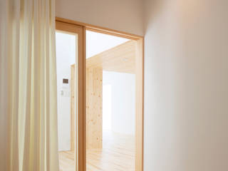 春光の家, 一色玲児 建築設計事務所 / ISSHIKI REIJI ARCHITECTS 一色玲児 建築設計事務所 / ISSHIKI REIJI ARCHITECTS Modern Bedroom