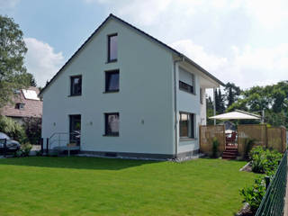 Komplett-Umbauplanung / Aus einem Zweifamilienhaus wird ein Einfamilienhaus, GÄ.PlanT GÄ.PlanT Modern houses