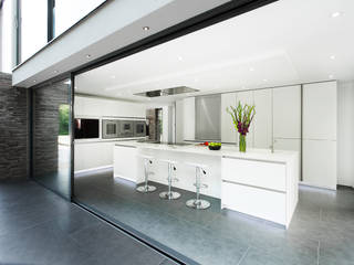 Synergy of Light and Space, The Myers Touch The Myers Touch Modern kitchen