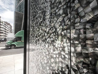 The Heron - Main reception area with floor to ceiling White Lip and Black Lip Four Sided Crazy Pattern Mother of Pearl Wall Panels., ShellShock Designs ShellShock Designs 모던스타일 복도, 현관 & 계단
