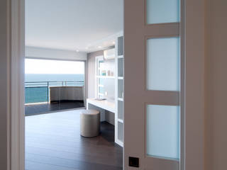 Loft frente al mar, Blank Interiors Blank Interiors Mediterranean style corridor, hallway and stairs