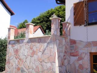 Fassade aus Naturstein, Mosaikdesigns Mosaikdesigns Casas modernas