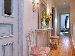 Schwedenspiegel Atmosphere Judith Thiel Classic style corridor, hallway and stairs Bilderrahmen,Eigentum,Möbel,Holz,Innenarchitektur,Beleuchtung,Zimmerpflanze,Anlage,Bodenbelag,Boden