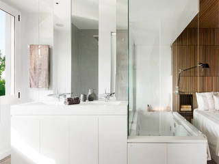 Transversal Expression, Susanna Cots Interior Design Susanna Cots Interior Design Modern Bathroom