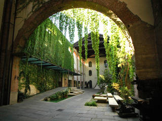 Entrance to SER.MI.G Chapel, Comoglio Architetti Comoglio Architetti Vườn phong cách đồng quê