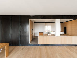 wood and iron apartment, LCArchitetti LCArchitetti 廚房