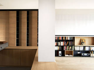 iron and wood bookcase, LCArchitetti LCArchitetti 클래식스타일 거실