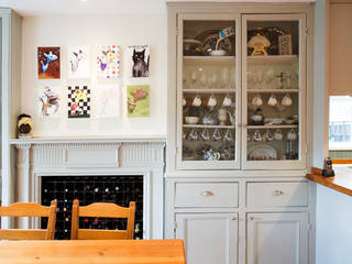A Scandi Kitchen & Dining Room with an Arty Edge, Cathy Phillips & Co Cathy Phillips & Co مطبخ