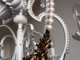 Paris light - white chandelier with faux pearls, Milan Chic Chandeliers Milan Chic Chandeliers Salas / recibidores