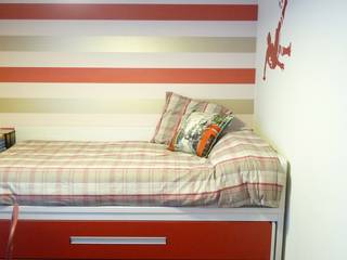 Una habitación juvenil para un joven gran seguidor del Athletic de Bilbao, Dec&You Dec&You モダンデザインの 子供部屋