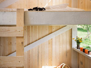 La Casita / Playhouse, Anna & Eugeni Bach Anna & Eugeni Bach Nursery/kid’s room