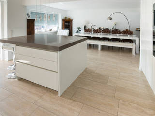 Stilvolle Wohnküche aus Naturstein und Holz, Pientka - Faszination Naturstein Pientka - Faszination Naturstein Industrial style kitchen