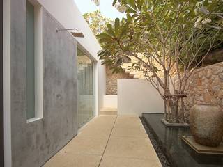 Courtyard homify Asiatischer Balkon, Veranda & Terrasse
