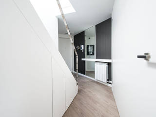 Black&white House, Blank Interiors Blank Interiors Modern corridor, hallway & stairs