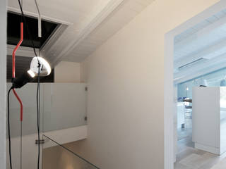Interior design - White Loft - Treviso Italy, IMAGO DESIGN IMAGO DESIGN Minimalist corridor, hallway & stairs